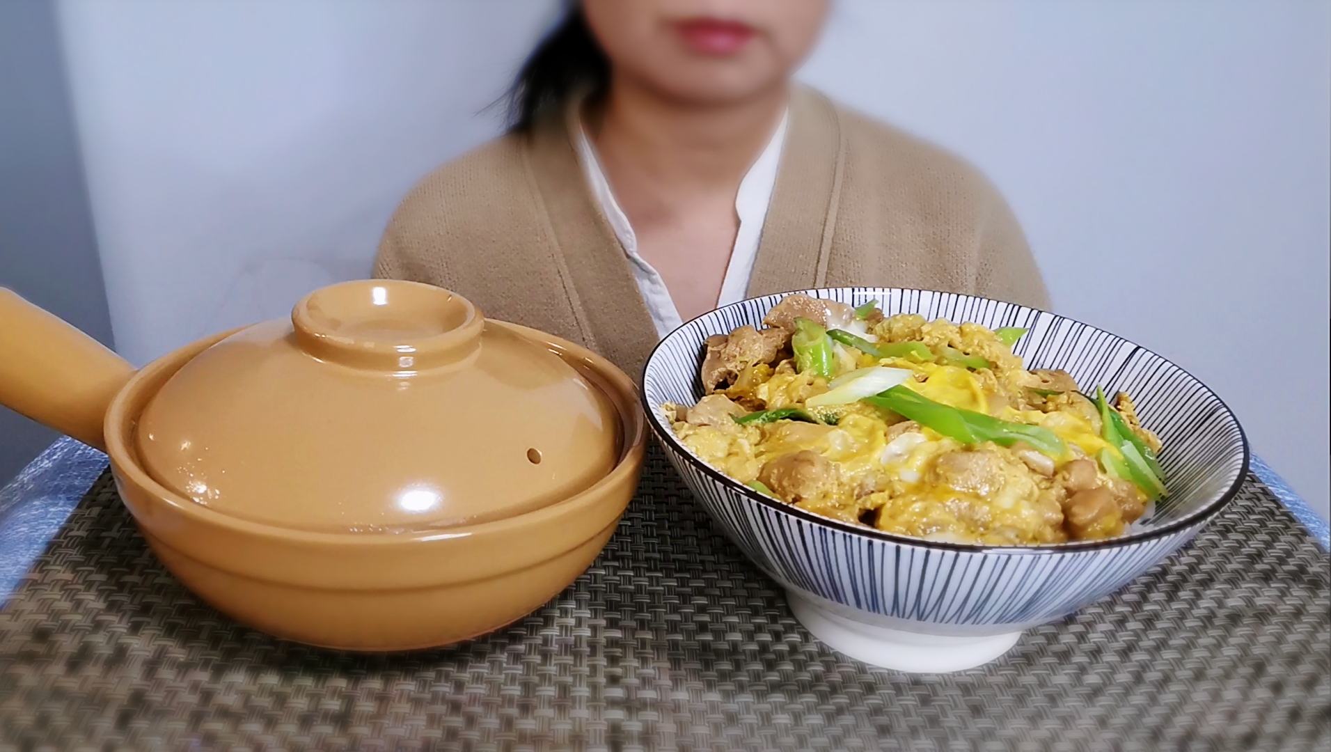 炭火煨了6个小时的汤到底什么味道?